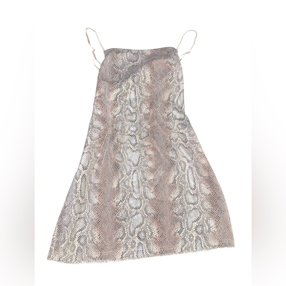 Urban outfitters mini dress with open back - Picture 14 of 15